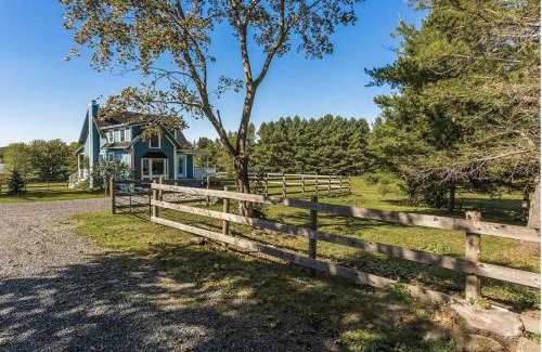 Lac-Brome Casa | North House - Lovely Lac-Brome 3 Bedroom Lakefront Cottage