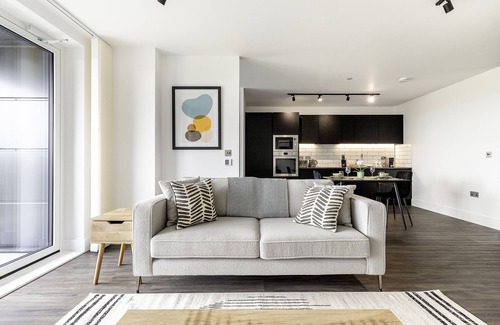 College Park and Old Oak Apartamento | North Ken I - 1-Bedroom+Balcony+Concierge