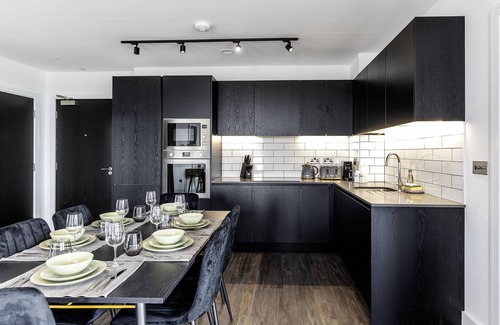 College Park and Old Oak Apartamento | North KenIX - 3Bedroom+2Bathroom+Balcony+Concierge