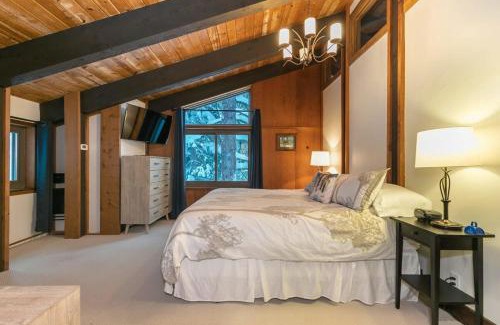 Tahoe City Casa | North Lake Tahoe Cabin and Hot Tub