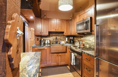 Olympic Valley Casa | North Lake Tahoe Alpine Retreat – Amazing Location Close to Lake & Skiing!