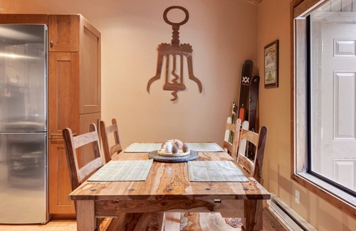 Olympic Valley Casa | North Lake Tahoe Alpine Retreat – Amazing Location Close to Lake & Skiing!