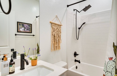 North Las Vegas Casa | North Las Vegas Home w/ Pool & Spa: Dogs Welcome!