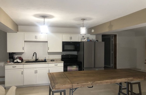 Marshfield Apartamento | North Marshfield furnished rental with amazing sunsets . Pet friendly and cozy