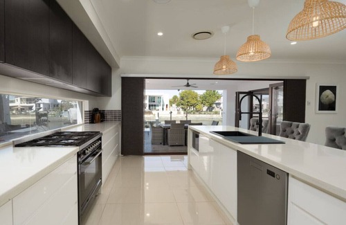 Biggera Waters Casa | North Quay Waterfront Family Holiday Home + Pool