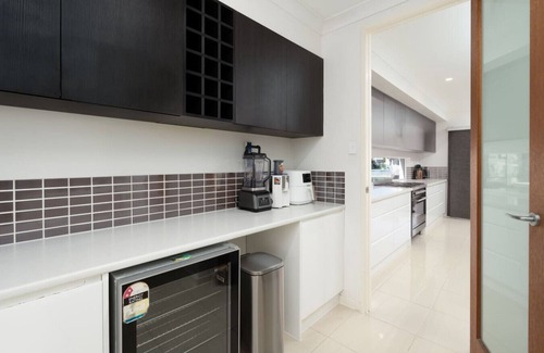 Biggera Waters Casa | North Quay Waterfront Family Holiday Home + Pool