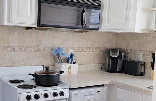Rehoboth Beach Cabaña | North Rehoboth Cottage with prime ocean-block location