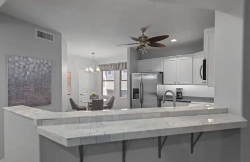 Kierland Condominio | North Scottsdale-Luxurious, newly-renovated condo, great location in Kierland