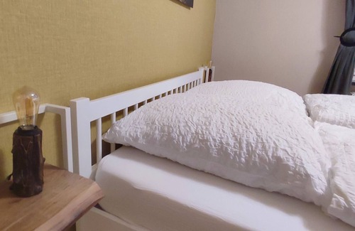 Otterndorf Apartamento | North Sea room - WLAN, parking lot, private bathroom, bicycle shed, electr. Roller shutter