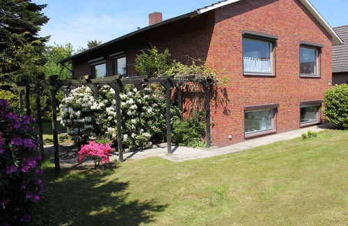 Nenndorf Apartamento | Vacaciones en el Mar del Norte en gran comodidad apartamento balcón silla de playa jardín parrilla