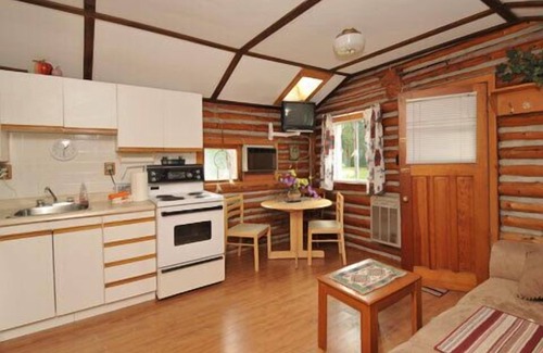 Port Elgin Cabaña | North Shore Cottages