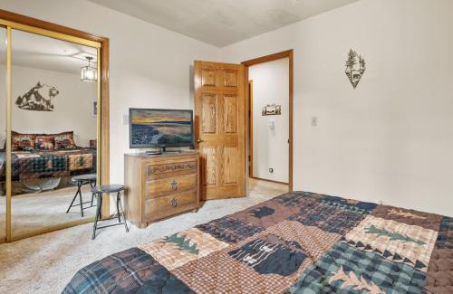 Fawnskin Casa | North Shore Lakefront - Spacious Lakefront with Hot Tub, & Game Room
