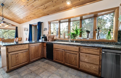 Fawnskin Casa | North Shore Lakefront - 6 Bedroom Lakefront - Game Room, Views, AC