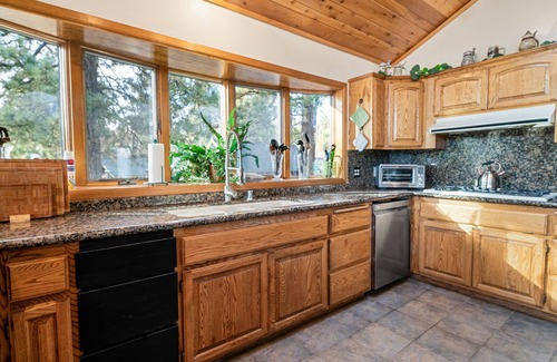 Fawnskin Casa | North Shore Lakefront - 6 Bedroom Lakefront - Game Room, Views, AC