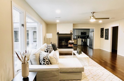 Sparrow Bush Casa | North Star Ranch in the Woods. Secluded, fast wifi, hot tub & many amenities.