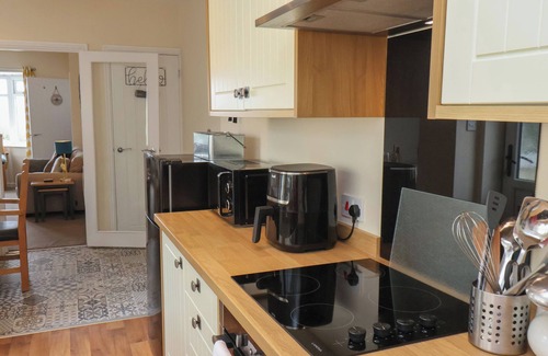 Loftus Casa | NORTH TERRACE, pet friendly, character holiday cottage in Loftus