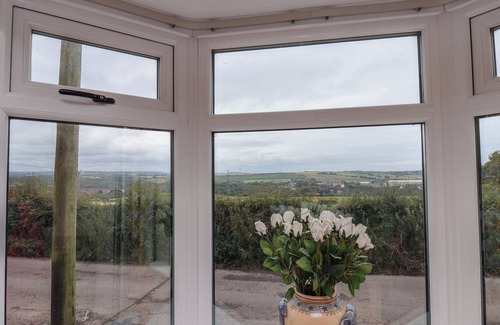 Loftus Casa | NORTH TERRACE, pet friendly, character holiday cottage in Loftus