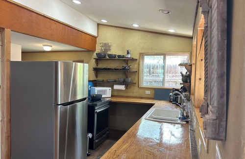 North Valley Cabaña | North Valley Artist’s Cottage -peaceful, bright