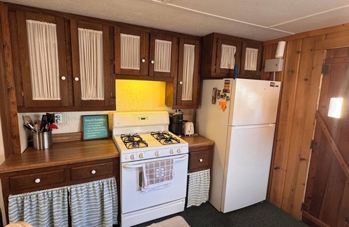 Prudenville Cabaña | North View Cabins #2 - Cozy 2Bed/1Ba Cabin with Private Deck on the Lake!