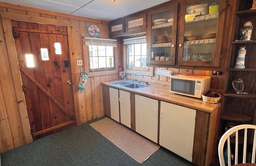 Prudenville Cabaña | North View Cabins #2 - Cozy 2Bed/1Ba Cabin with Private Deck on the Lake!