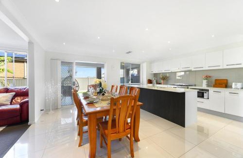Jordan Springs Casa | North-West 5Br near Woolworths & Regatta Centre