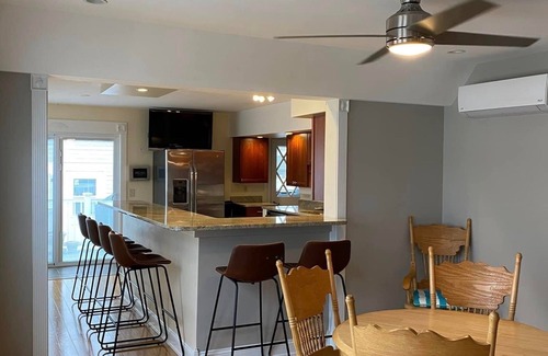 North Wildwood Casa | North Wildwood single family house with deck and relaxing porch!