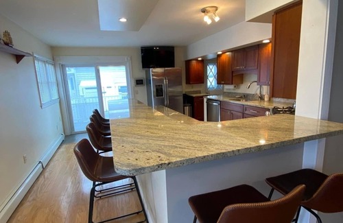 North Wildwood Casa | North Wildwood single family house with deck and relaxing porch!