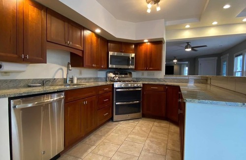 North Wildwood Casa | North Wildwood single family house with deck and relaxing porch!