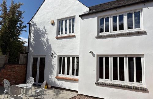 Northampton Casa | Northampton Oasis - 4 Bedroom House