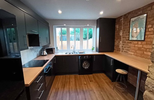 Northampton Casa | Northampton Oasis - 4 Bedroom House
