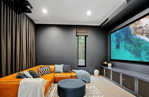 Northbridge Casa | Northbridge House - Architecturally designed home situated in Sydney's Lower North Shore suburb of Northbridge with pool & tennis court
