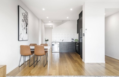 Northcote Casa | Northcote 3-Bed Townhouse Near Cafés & Shops