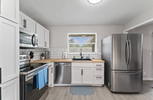 Southpoint Casa | This house is a 3 bedroom(s), 2 bathrooms, located in Jacksonville, FL.