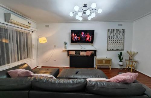 Campbellfield Apartamento | Northern Home-Close to Airport, Walk to Train