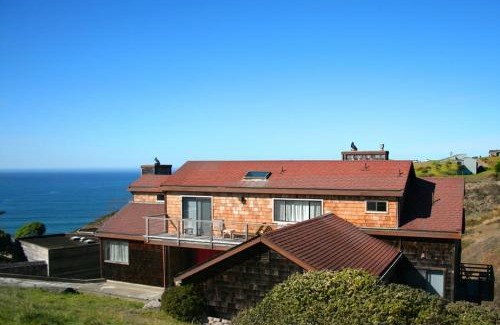Dillon Beach Casa | Northern Lights! Hot Tub! Game Room! Expansive and Spacious!