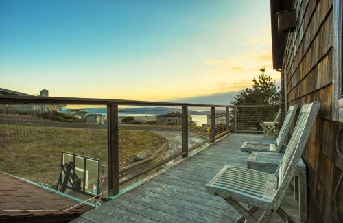 Dillon Beach Casa | Northern Lights! Hot Tub! Game Room! Expansive and Spacious!