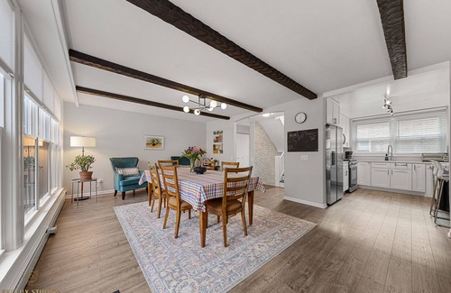 Budlong Woods Casa | Northside FAMLYNEST - Lincoln Sq - 4BR/1.5BA/2P - Rare find
