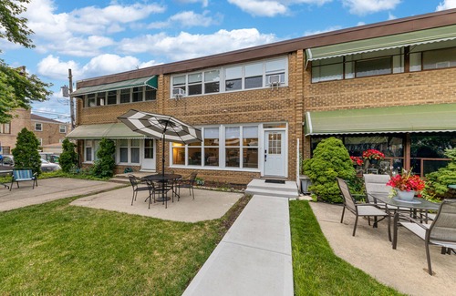 Budlong Woods Casa | Northside FAMLYNEST - Lincoln Sq - 4BR/1.5BA/2P - Rare find