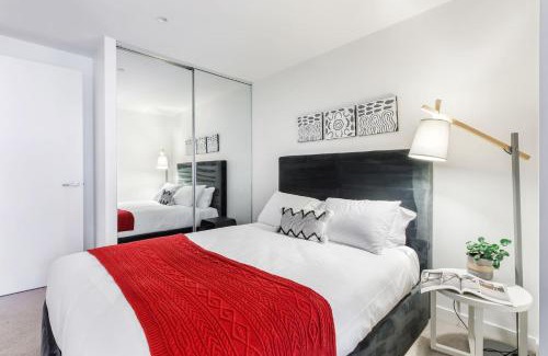 North Melbourne Apartamento | Northside Grove - A Leafy City Fringe Escape