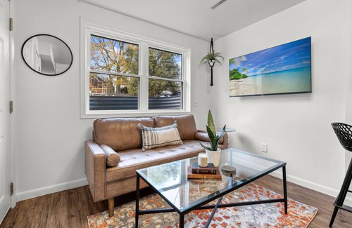 Mann Apartamento | Northside Nook -- 10 minute walk to downtown and campus