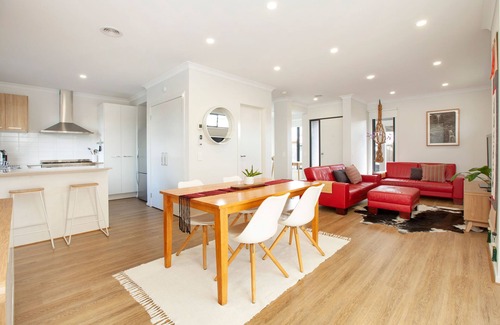 Norlane Casa | Northside Townhouse, Geelong