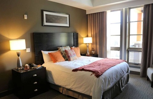 Truckee Complejo | Northstar Lodge with ski in/out gondola on site! Best resort in Tahoe!