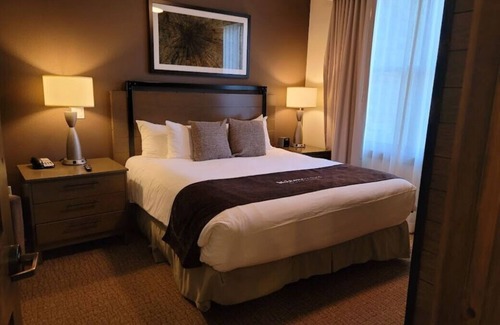 Truckee Complejo | Northstar Lodge with ski in/out gondola on site! Best resort in Tahoe!