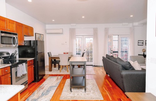 Uptown Condominio | Distrito NW! ¡Estacionamiento gratis! Condominio más nuevo Walk Score 95!