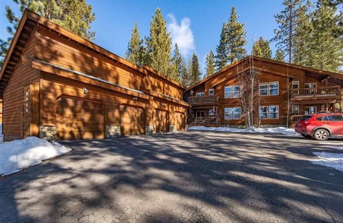 Truckee Casa | Northwoods Condo - by Tahoe Getaways- 2 BR MONTHLY Rental - Walk to HOA Pool, Gym, Tennis
