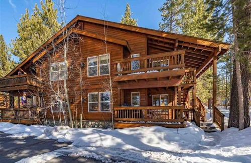 Truckee Casa | Northwoods Condo - by Tahoe Getaways- 2 BR MONTHLY Rental - Walk to HOA Pool, Gym, Tennis