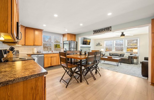 Sister Bay Casa | Northwoods Farmstead: Bar/Sauna/Games on 1.5 Acres