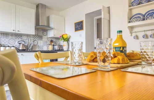Kewstoke Casa | Norton Court Cottage (Spacious-Rustic Cottage-Dog Friendly-w