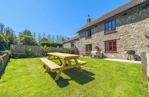 Kewstoke Casa | Norton Court Cottage (Spacious-Rustic Cottage-Dog Friendly-w