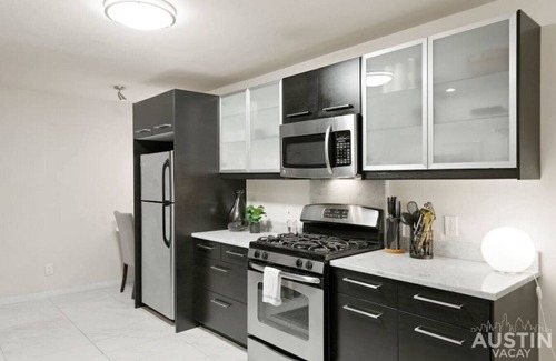 Westfield Apartamento | Charming, Modern Apt | Pool + Patio + Free Parking